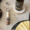 Abridor De Botellas De Mármol Y Detalle De Madera