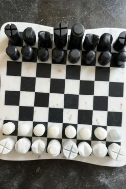 Ajedrez De Mármol Con Diseño Irregular Blanco Y Negro