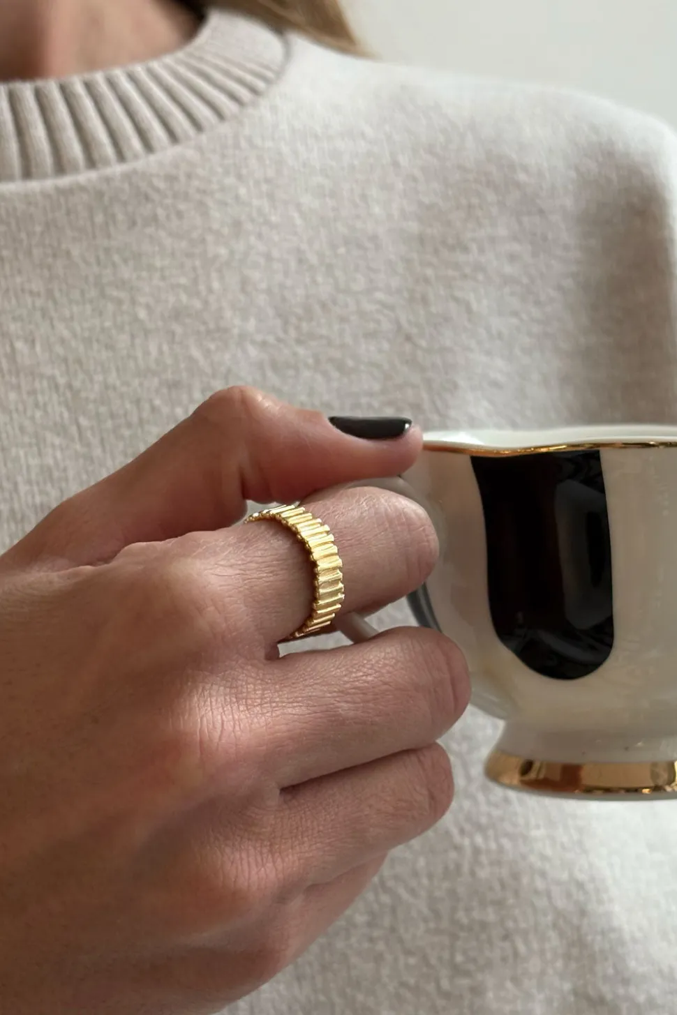 Anillo Dorado Ajustable Con Diseño Irregular