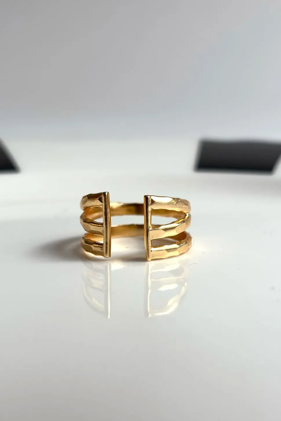 Anillo Dorado Ajustable Con Diseño De Tres Argollas