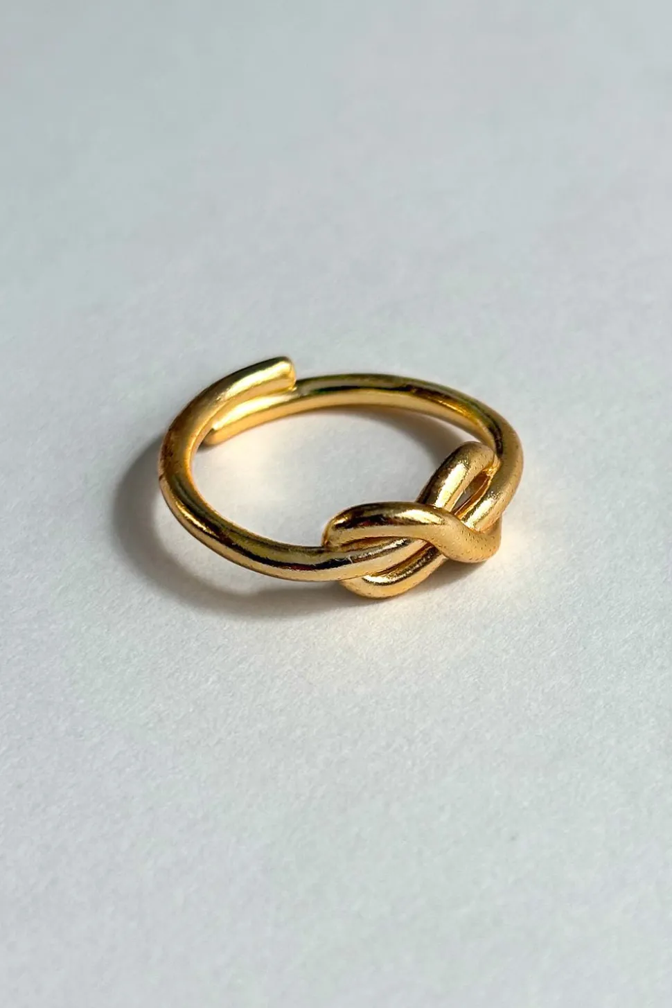 Anillo Dorado Ajustable Con Diseño Infinito