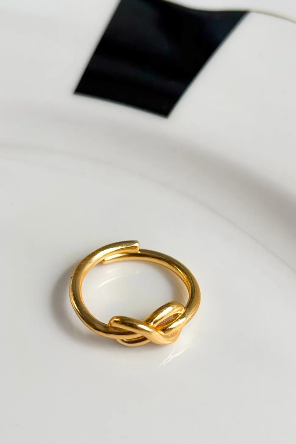 Anillo Dorado Ajustable Con Diseño Infinito