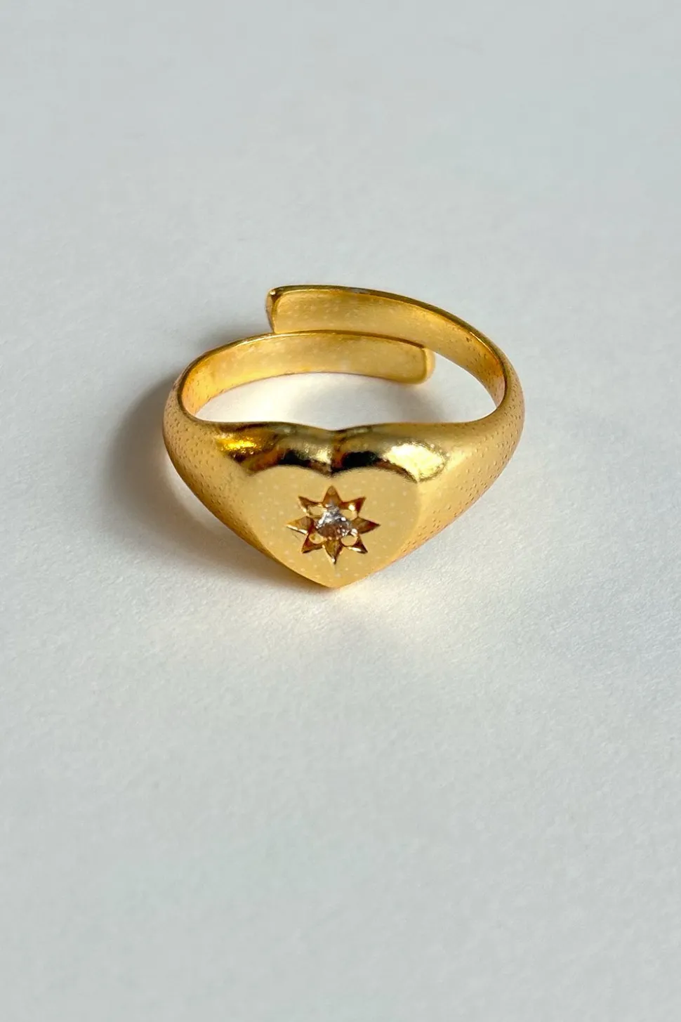 Anillo Dorado Ajustable Con Diseño Corazón