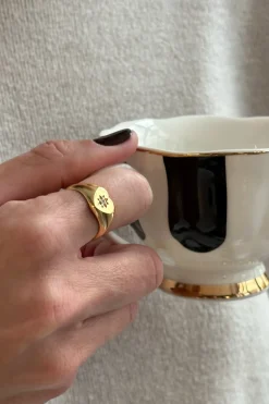 Anillo Dorado Ajustable Con Diseño Corazón