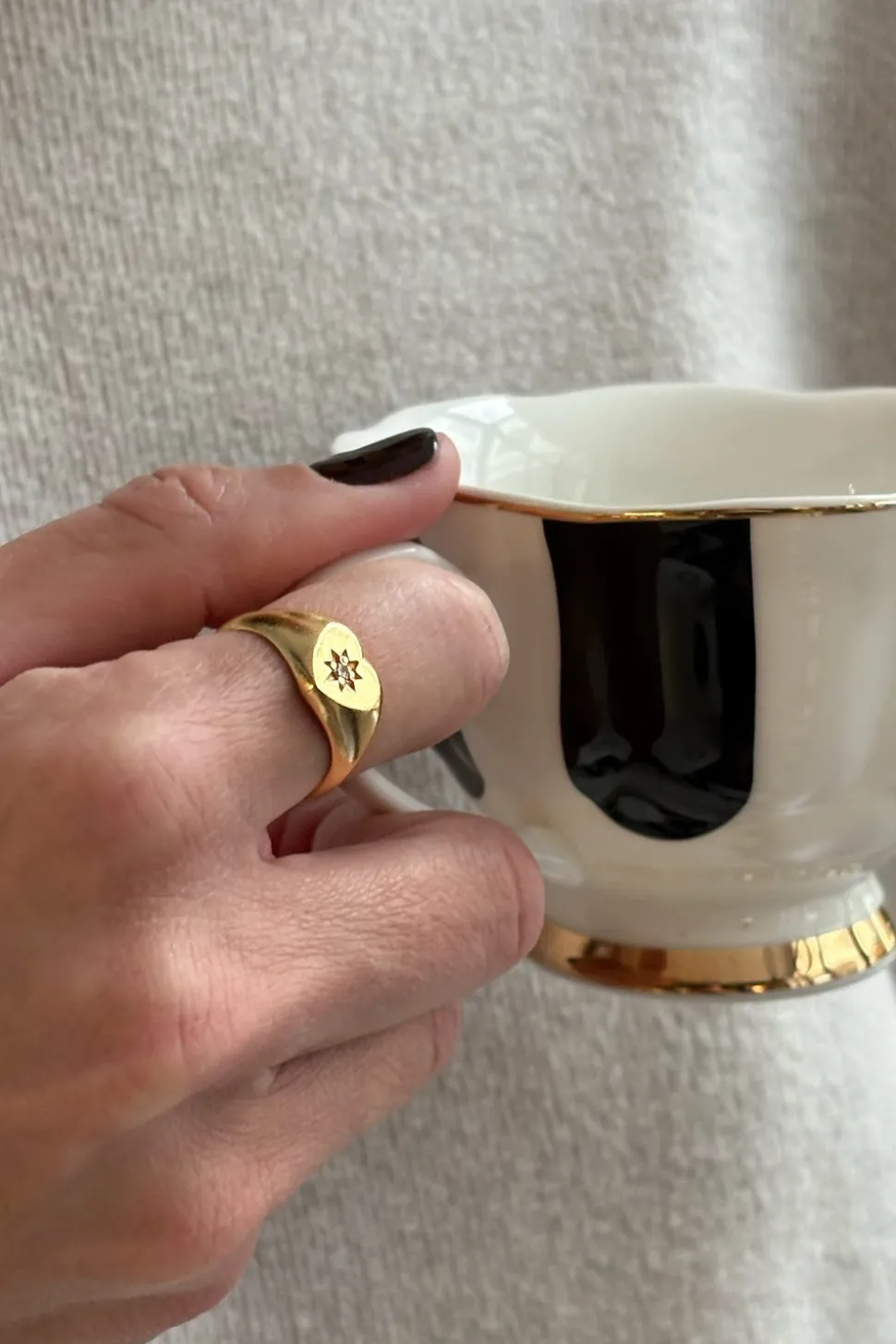 Anillo Dorado Ajustable Con Diseño Corazón