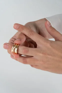 Anillo Dorado Ajustable Con Diseño De Cuatro Argollas