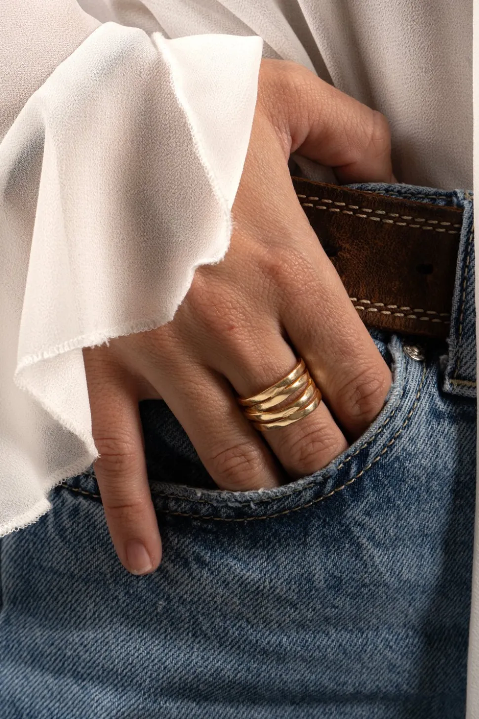Anillo Dorado Ajustable Con Diseño De Cuatro Argollas