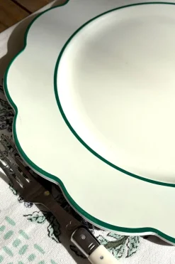 Bajoplato Blanco Con Borde Ondulado Verde
