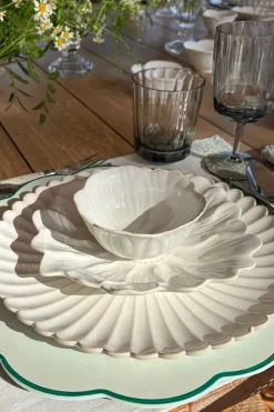 Bajoplato Blanco Con Borde Ondulado Verde