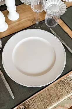 Bajoplato Gris Claro Con Relieve De Bolitas En El Borde