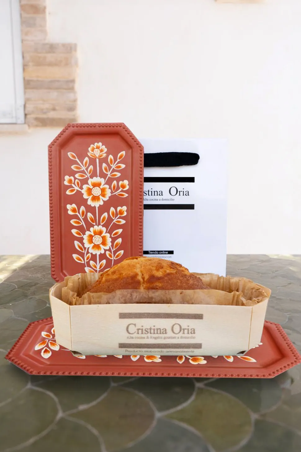 Bandeja Con Flores Pintadas & Bizcocho En Bolsa