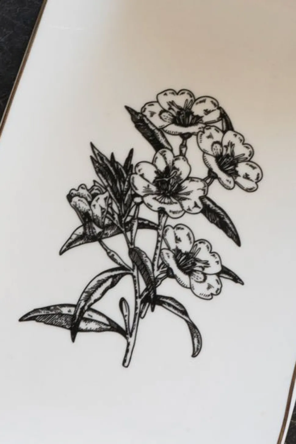 Bandeja Negra Y Blanca Con Diseño De Flores