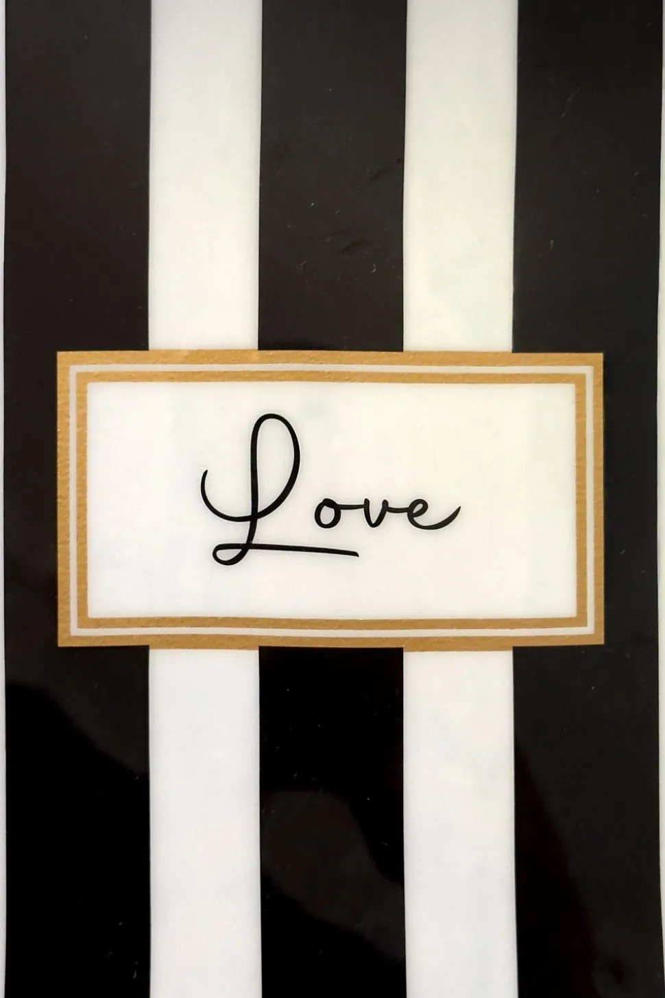 Bandeja Oval Rayas Blancas Y Negras Con Mensaje "Love"
