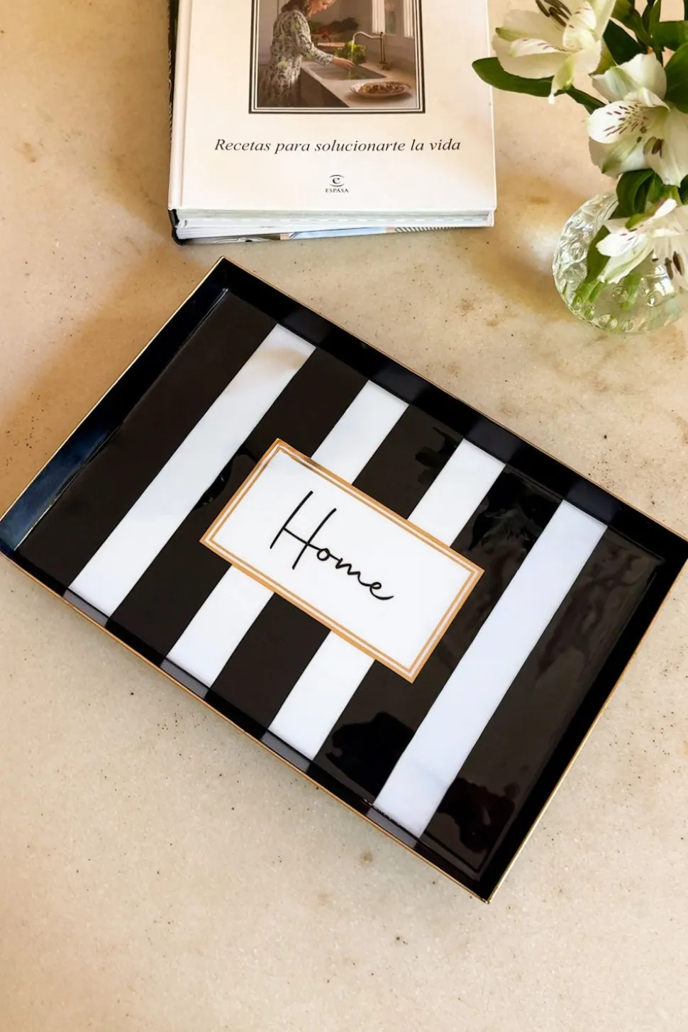 Bandeja Rectangular Rayas Blancas Y Negras Con Mensaje "Home"