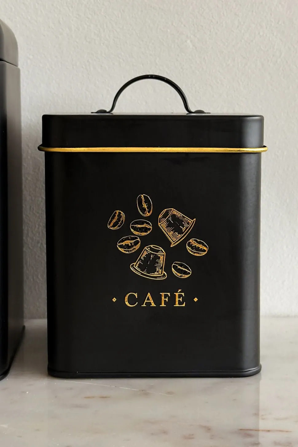 Bote Metálico Negro Con Ilustración Dorada Para Café