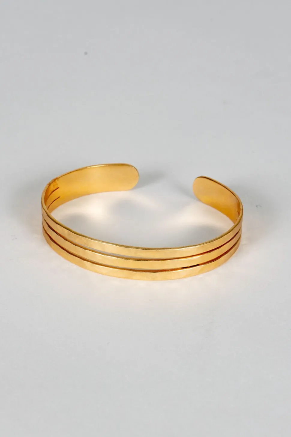 Brazalete Dorado Ajustable Con Diseño De Tres Argollas
