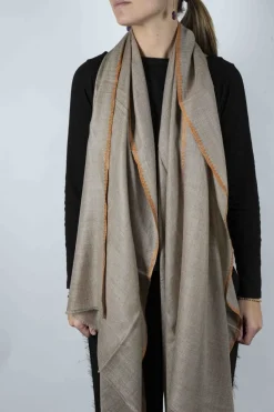 Bufanda De Cashmere Tostada Con Bordado Naranja