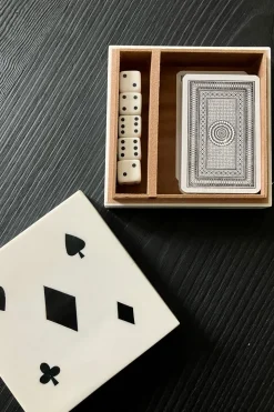 Caja De Resina Con Baraja Y Dados