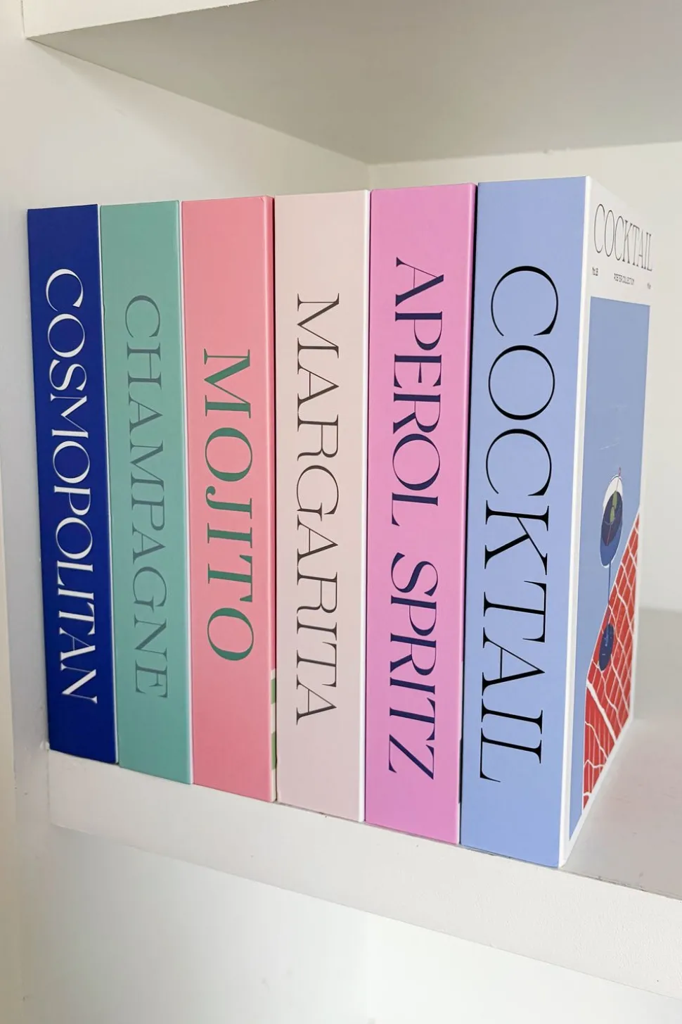Caja Decorativa Con Diseño De Libro De Bebidas