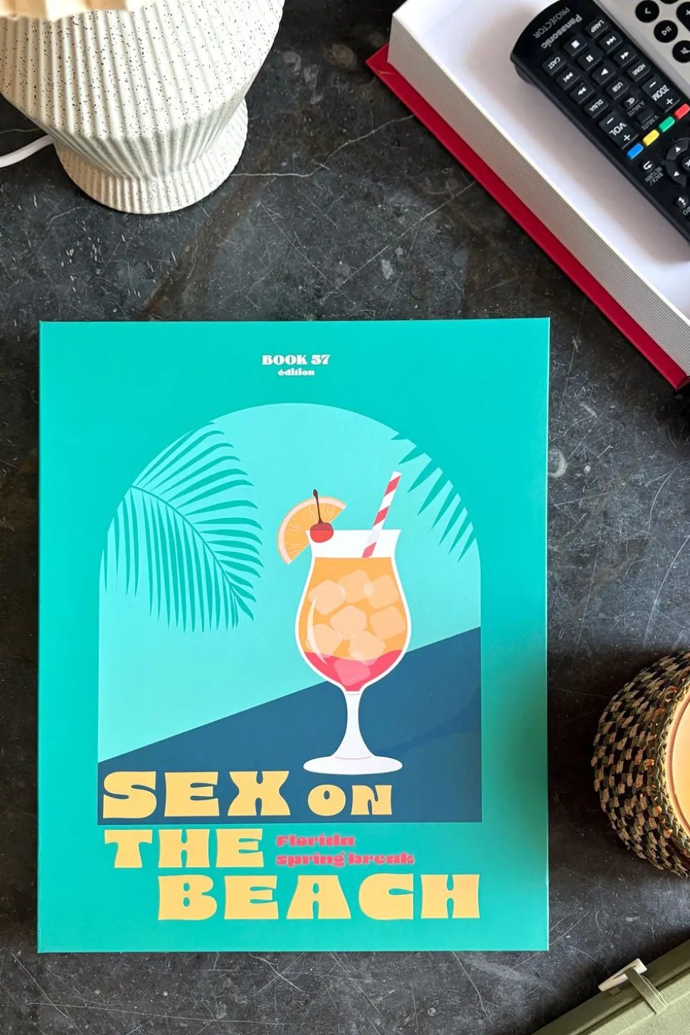 Caja Decorativa Con Diseño De Libro De Cócteles