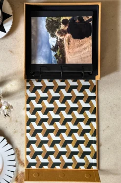 Caja Decorativa Con Álbum Amarilla