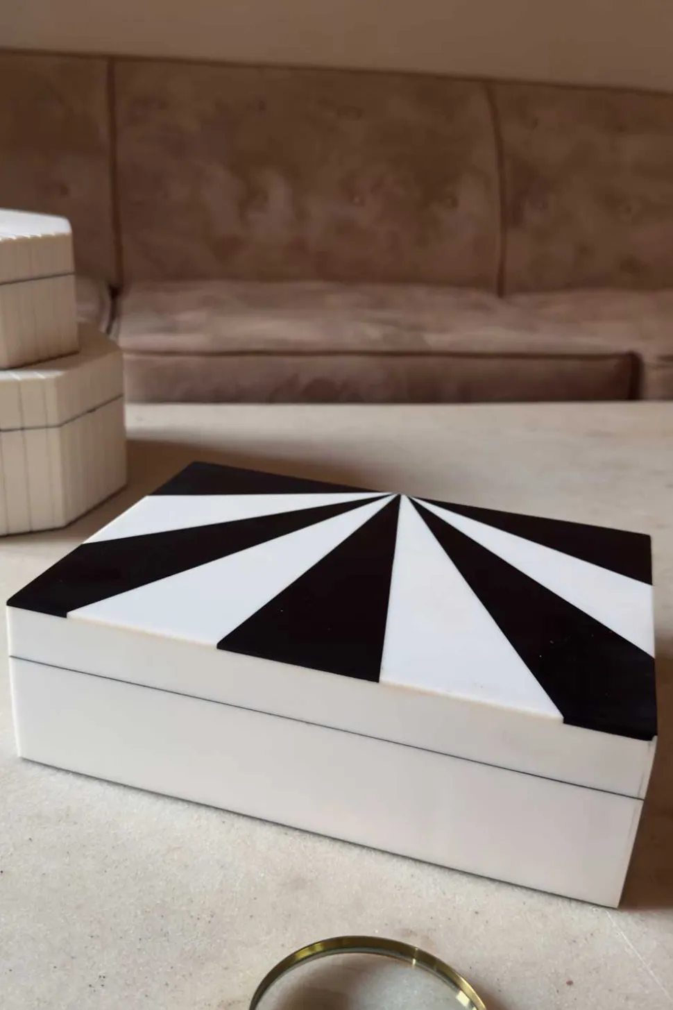 Caja Decorativa De Resina Con Diseño De Rayos Blancos Y Negros