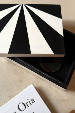 Caja Decorativa De Resina Con Diseño De Rayos Blancos Y Negros