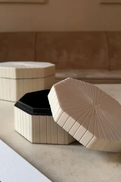 Caja Decorativa Hexagonal De Resina Blanca Pequeña