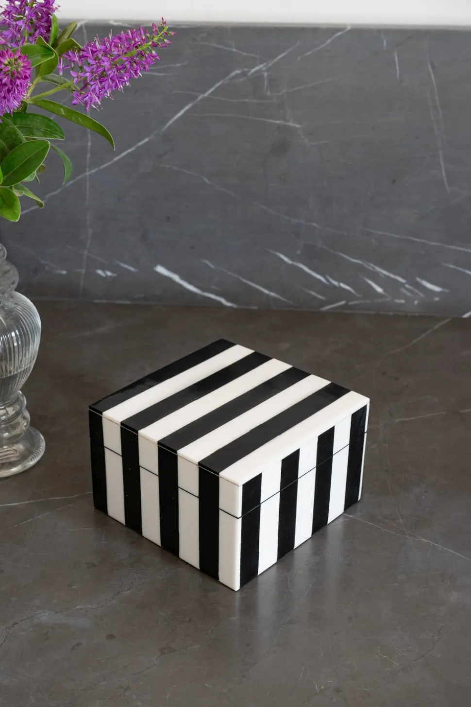 Caja Decorativa Mini De Resina Cuadrada Con Diseño De Rayas Blancas Y Negras