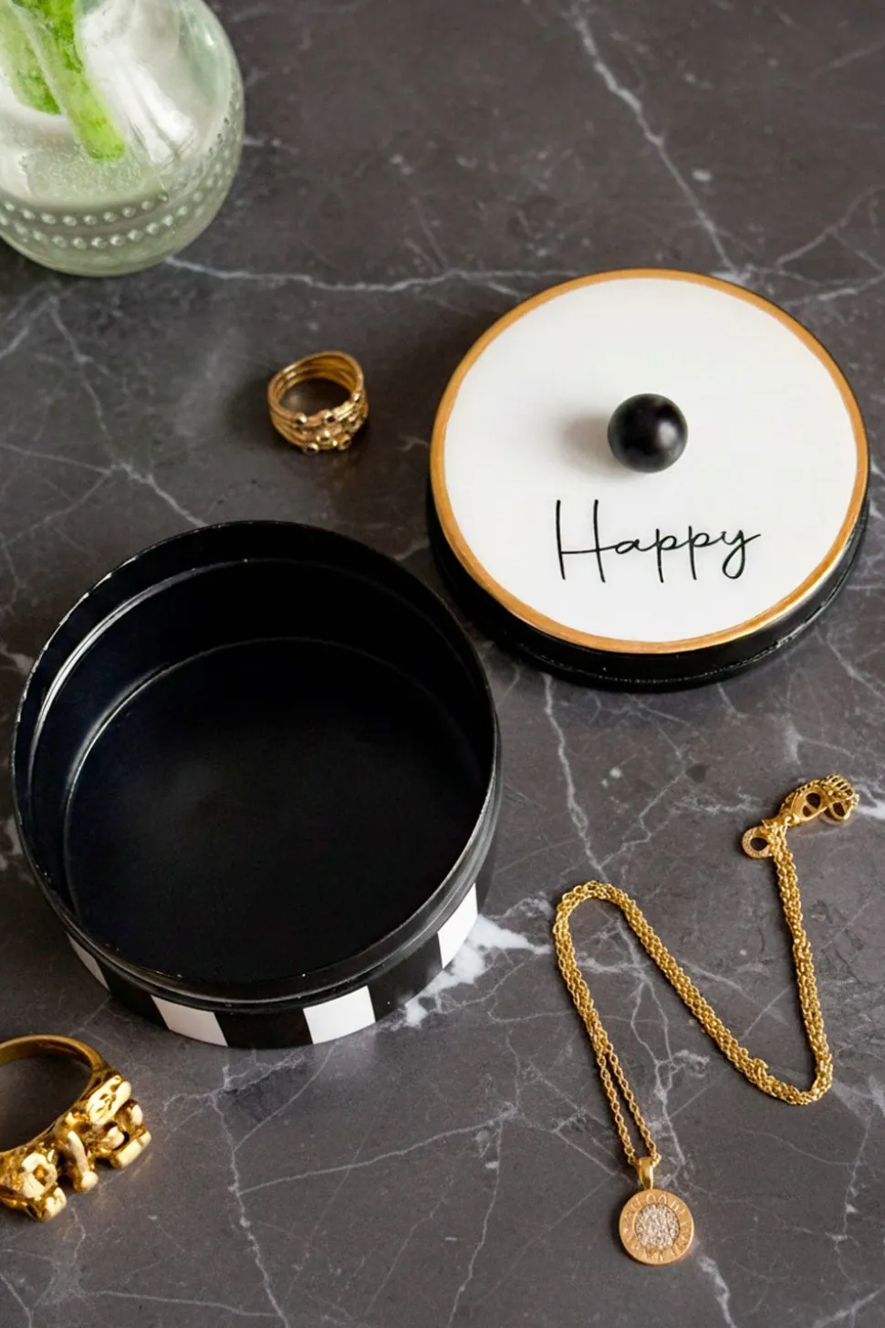 Caja Decorativa Rayas Blancas Y Negras Con Mensaje "Happy"
