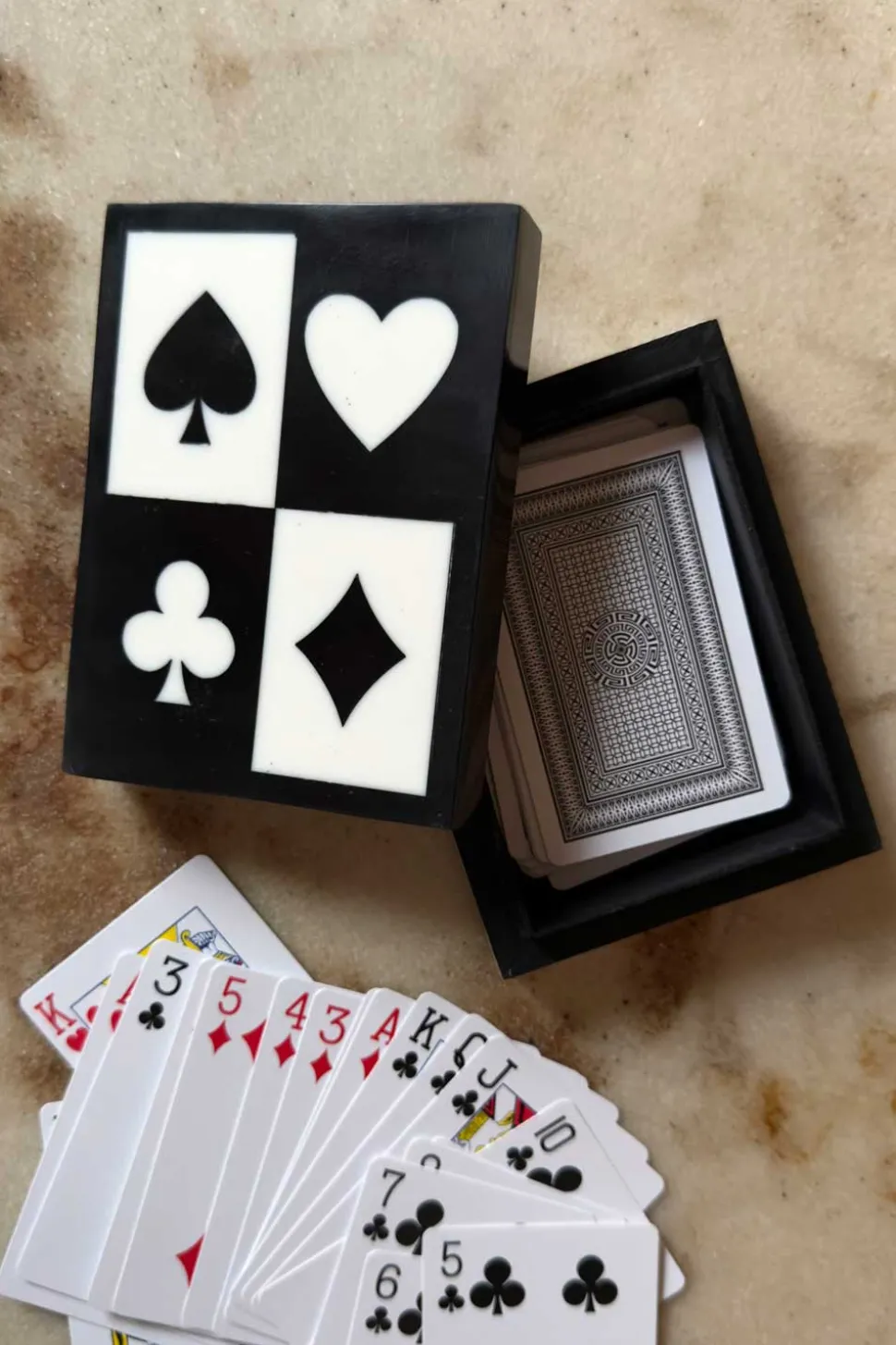 Caja Para Cartas De Resina Blanca Y Negra