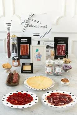 Caja Recién Mamá Homenaje Gastro & Cuadros Bordados