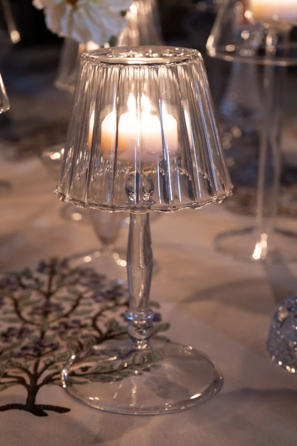 Candelabro De Cristal Con Diseño De Lámpara Ondulada Transparente
