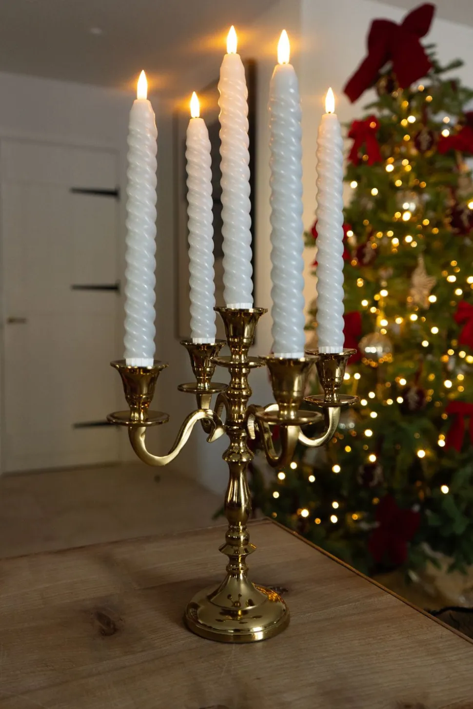 Candelabro Dorado De Latón Con Cinco Soportes Para Velas