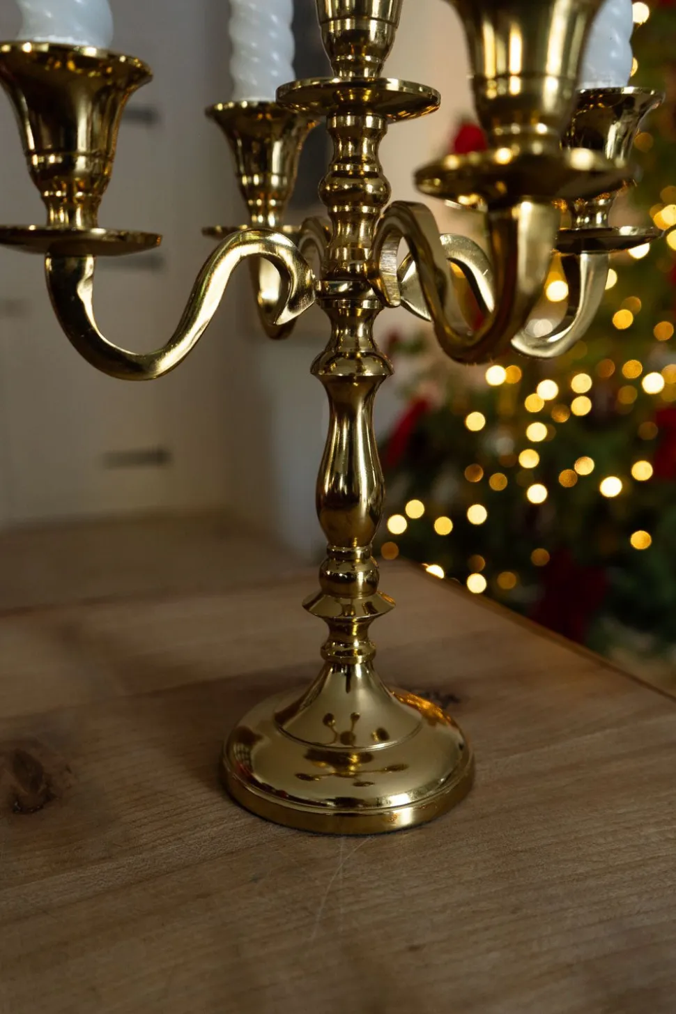 Candelabro Dorado De Latón Con Cinco Soportes Para Velas