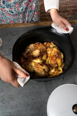 Cocotte Negra Con Tapa Blanca Grande