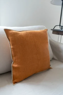 Cojín De Lino Teja Con Borde En Color Beige Cuadrado