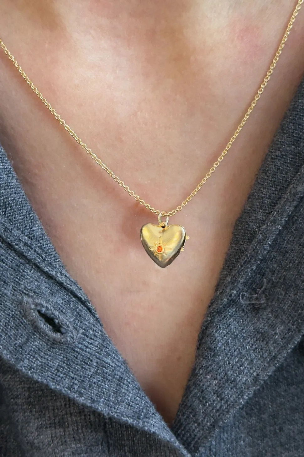 Collar Dorado Con Colgante Diseño Corazón Y Circonita Naranja