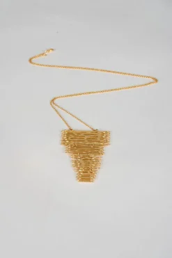 Collar Dorado Con Diseño Cascada Irregular