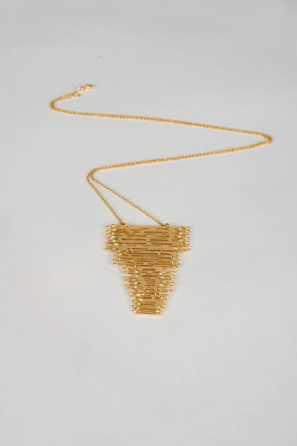 Collar Dorado Con Diseño Cascada Irregular