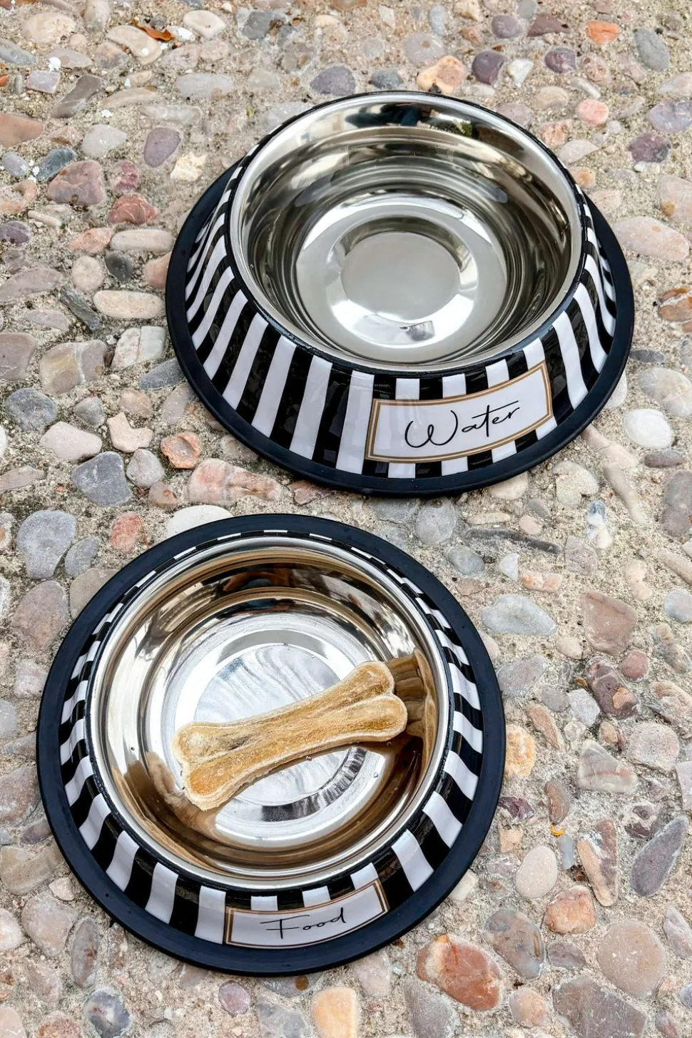 Comedero Para Mascotas Pintado A Mano Blanco Y Negro