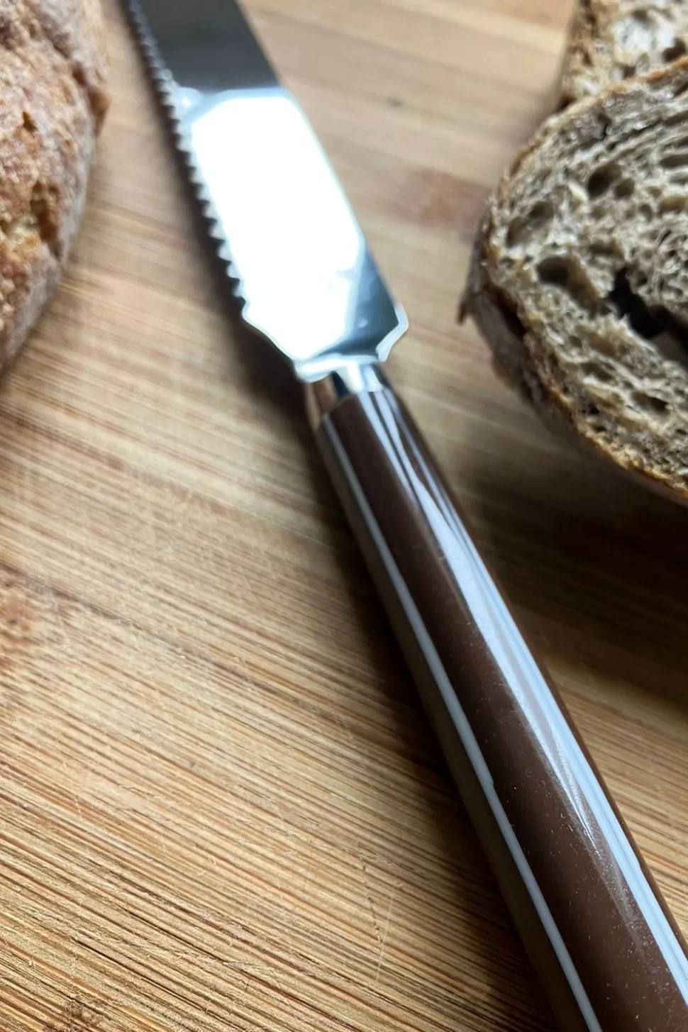 Cuchillo De Pan Con Mango De Resina De Colores