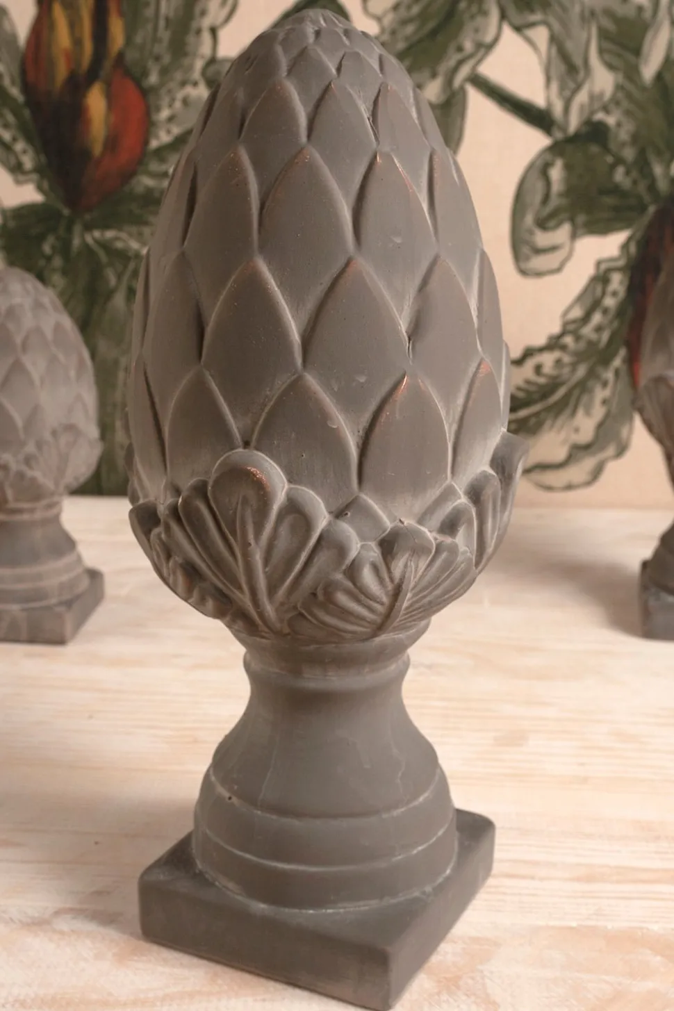 Figura Decorativa Con Diseño De Alcachofa Gris Grande