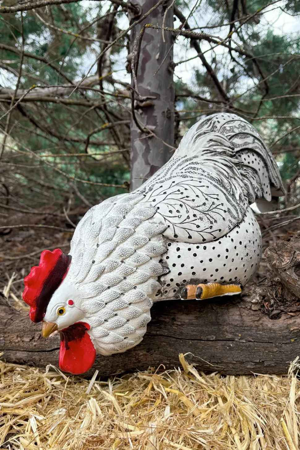 Figura Decorativa Gallina Comiendo