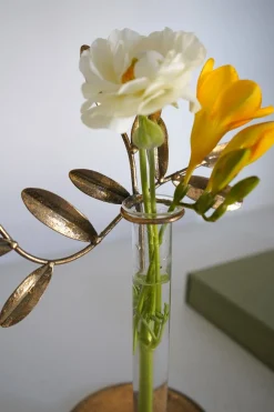 Florero De Metal Dorado Con Diseño De Planta