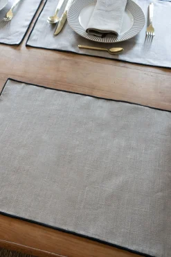 Individual De Lino Impermeable Beige Con Borde Negro