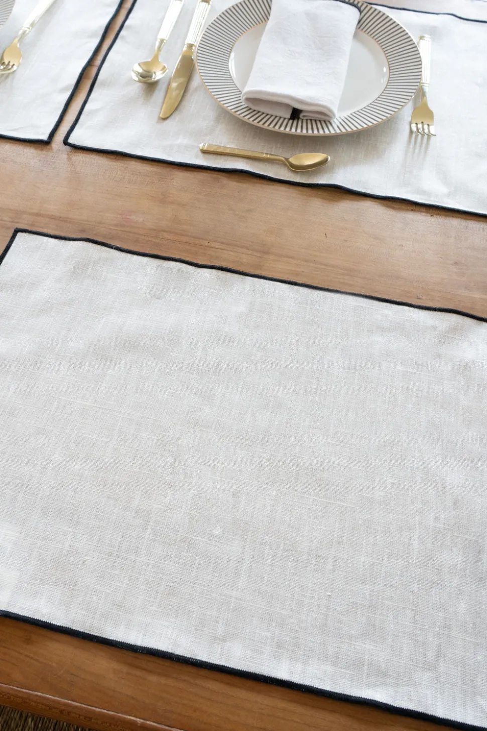 Individual De Lino Impermeable Blanco Con Borde Negro