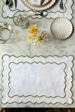 Individual Impermeable Blanco Con Borde Ondulado Verde
