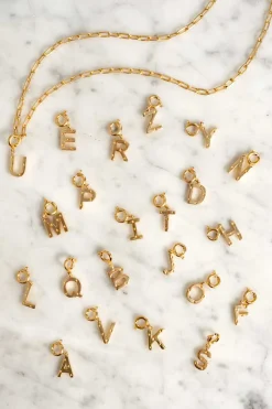 Iniciales Doradas Con Detalle De Estrellas
