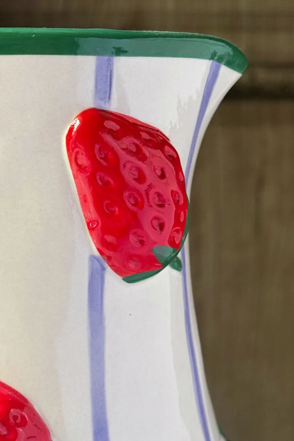 Jarra Blanca Diseño Fresas